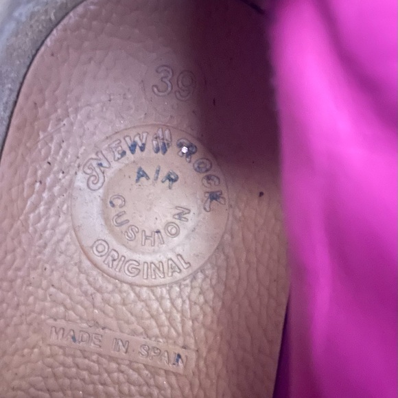 SOLD Pink New Rock Platform - Picture 5 of 6